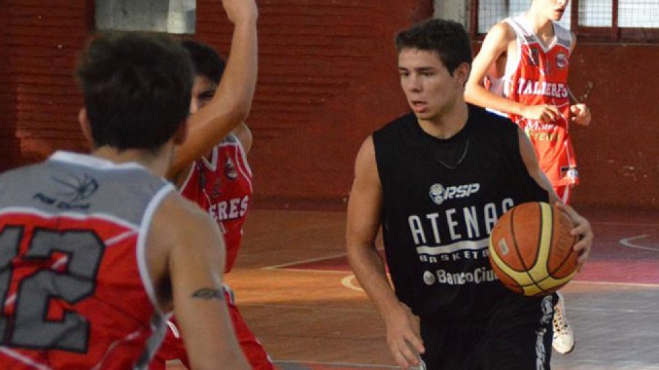 Atenas jugó en el Raúl "Bibi" Gómez.