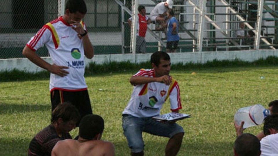 Pablo Albornoz, el DT de Neuquén.