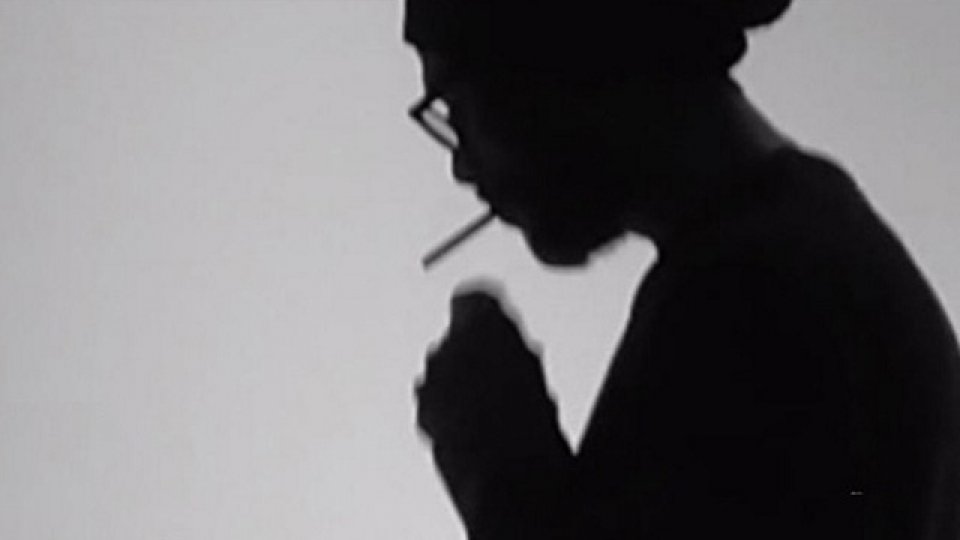 La imagen de su supuesta silueta con un cigarrillo recorre los medios de Europa.