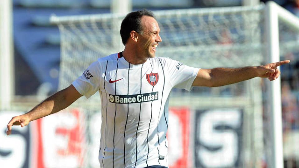 San Lorenzo vence a Colón gracias al pie derecho de Matos.