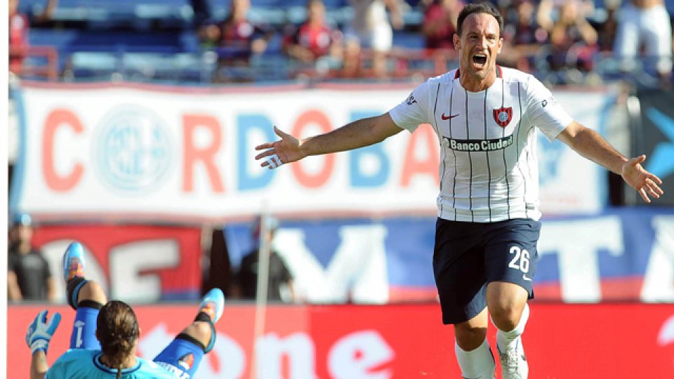 San Lorenzo vence a Colón gracias al pie derecho de Matos.