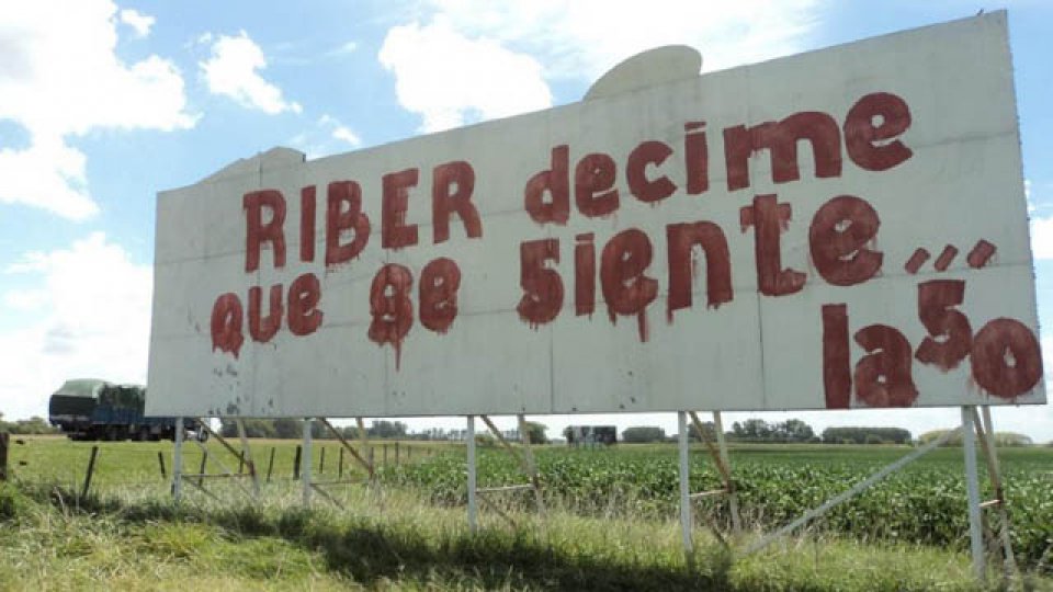 Aparecieron pintadas contra el combinado de Marcelo Gallardo.