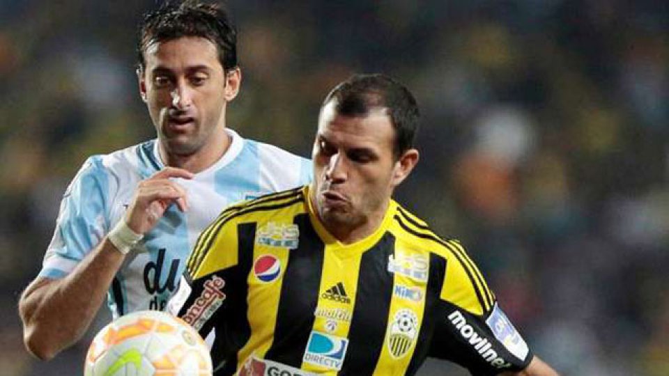 Racing ganó 5 a 0 gracias a sus líderes, Bou y Milito.