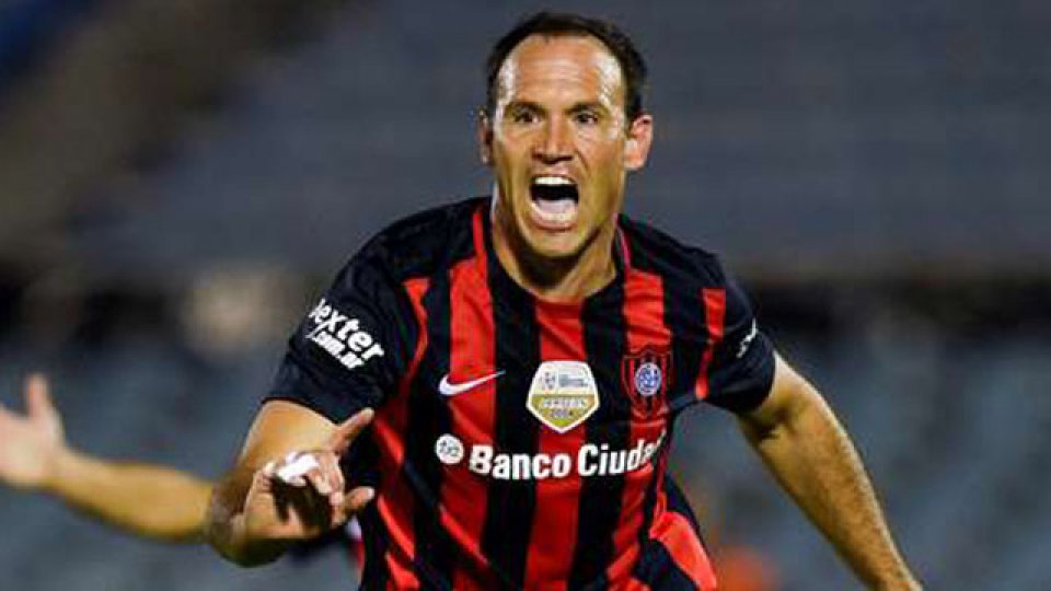 El Santo comenzó con el pié derecho la defensa de su título.