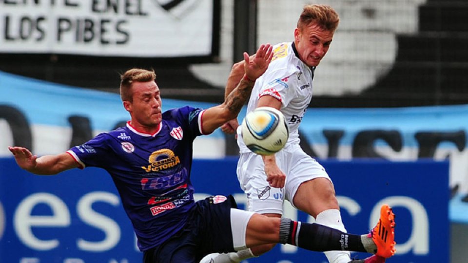 Buena presentación del Decano en Floresta.