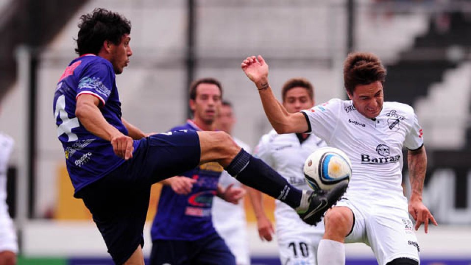 Buena presentación del Decano en Floresta.