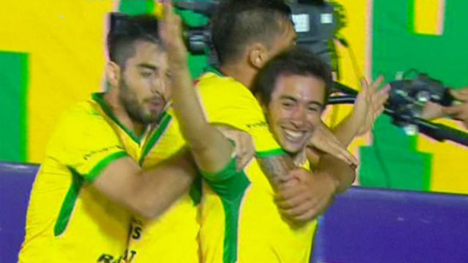 Defensa madrugó a San Lorenzo con el gol tempranero de Rius.