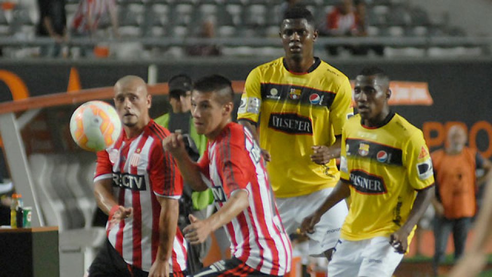 Estudiantes le ganó 3-0 a Barcelona de Guayaquil.