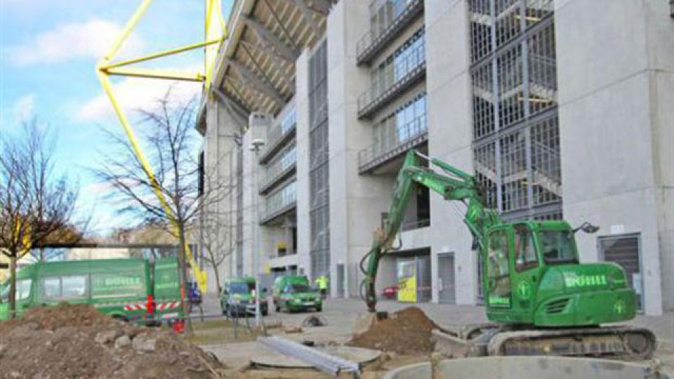 Las obras en el estadio del Dortmund donde encontraron la bomba sin detonar.