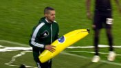 Otra vez el racismo en Europa: hinchas del Feyenoord le arrojaron una banana a Gervinho