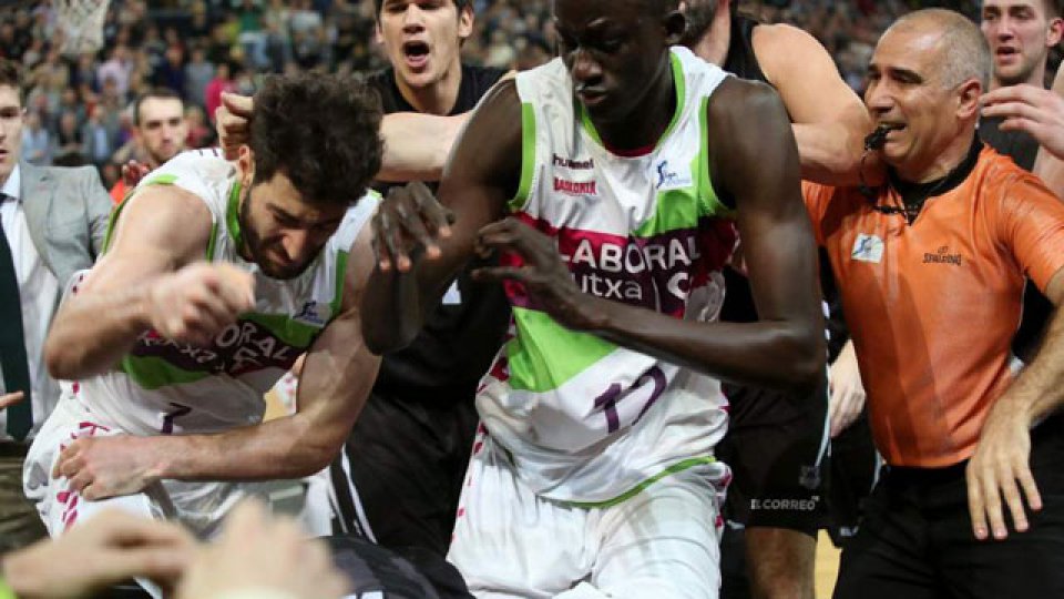 Batalla campal en España.