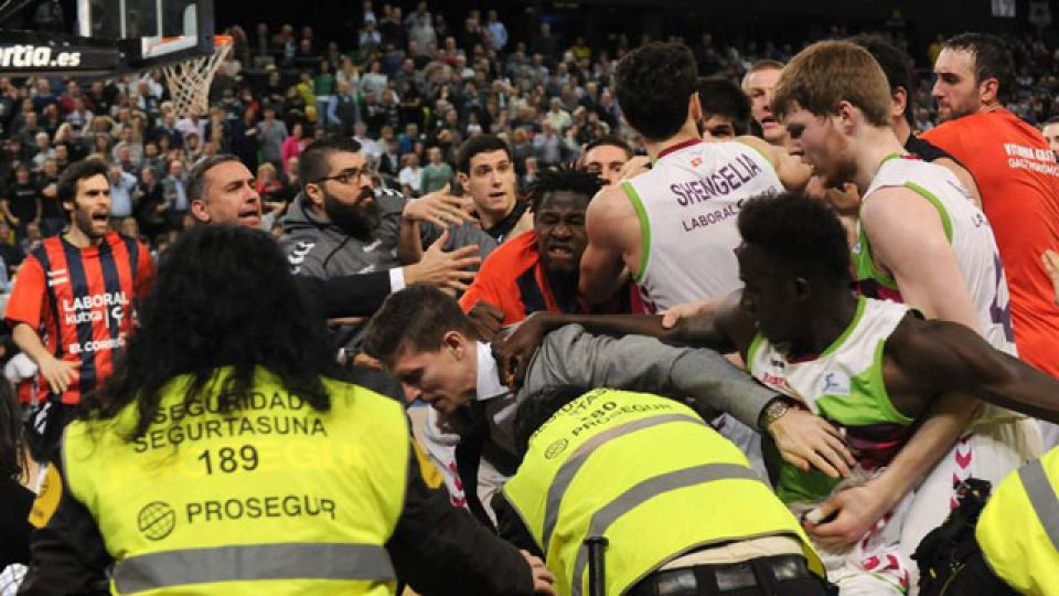 Batalla campal en España.