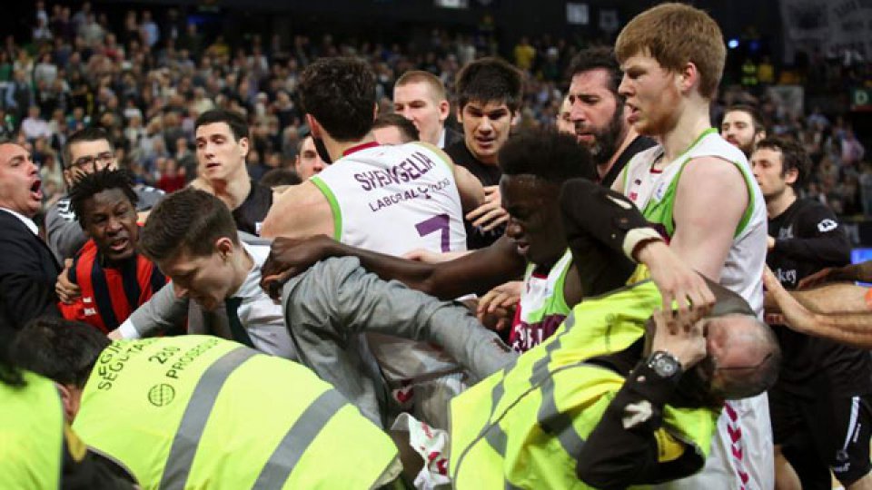 Batalla campal en España.