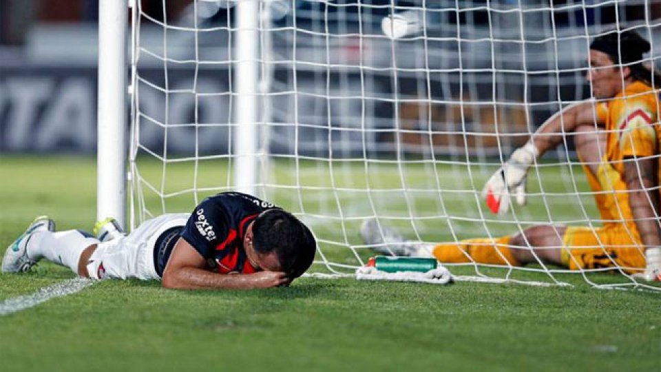 San Lorenzo falló su puntería y recibió una derrota.