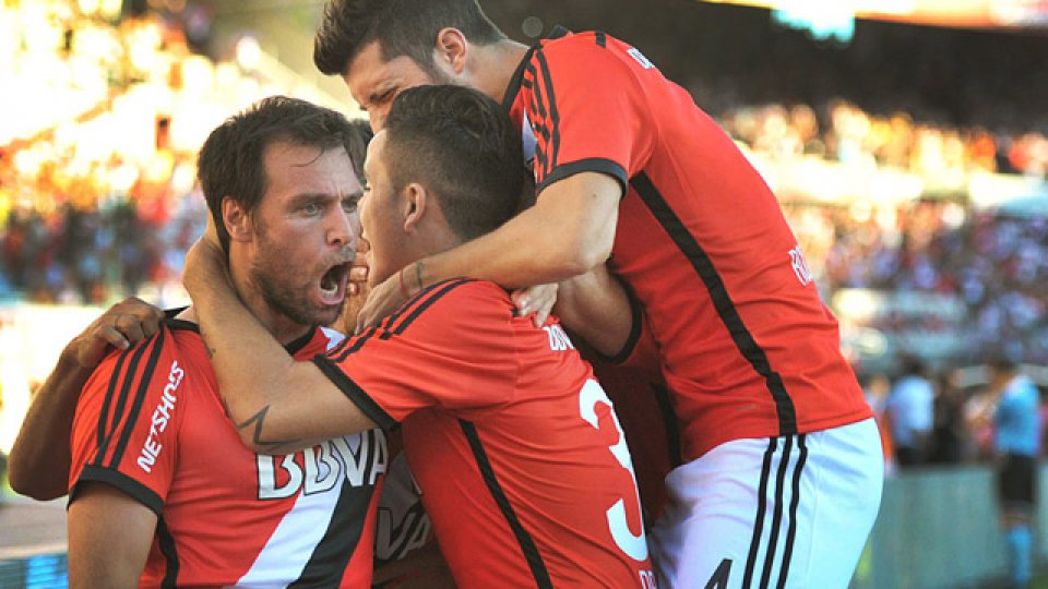 El Torito le da la victoria a River.