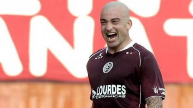 El uruguayo, de 34 años, llega al equipo de Martín Palermo.