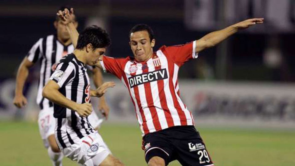 Estudiantes de La Plata dej&oacute; su invicto en Paraguay.