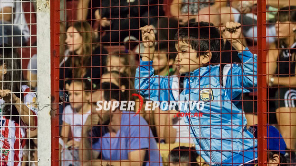 Atlético Paraná igualó con Atlético Tucumán en el Pedro Mutio.