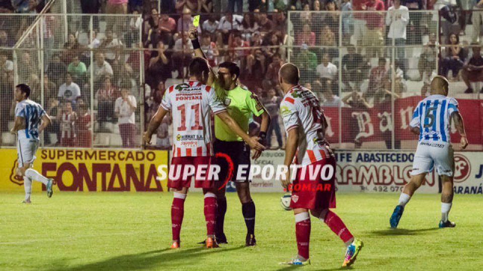 Atlético Paraná igualó con Atlético Tucumán en el Pedro Mutio.