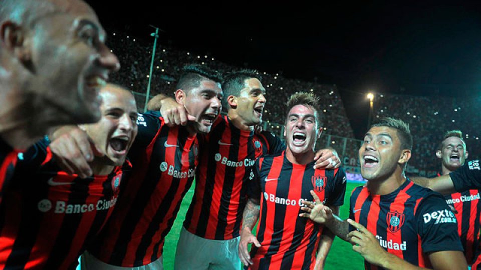 San Lorenzo festejó en el clásico ante Huracán.