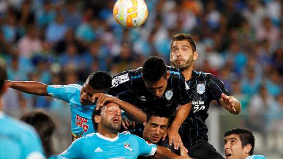 Racing fue práctico y ya tiene un pie en octavos.