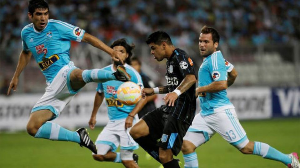 Racing fue práctico y ya tiene un pie en octavos.