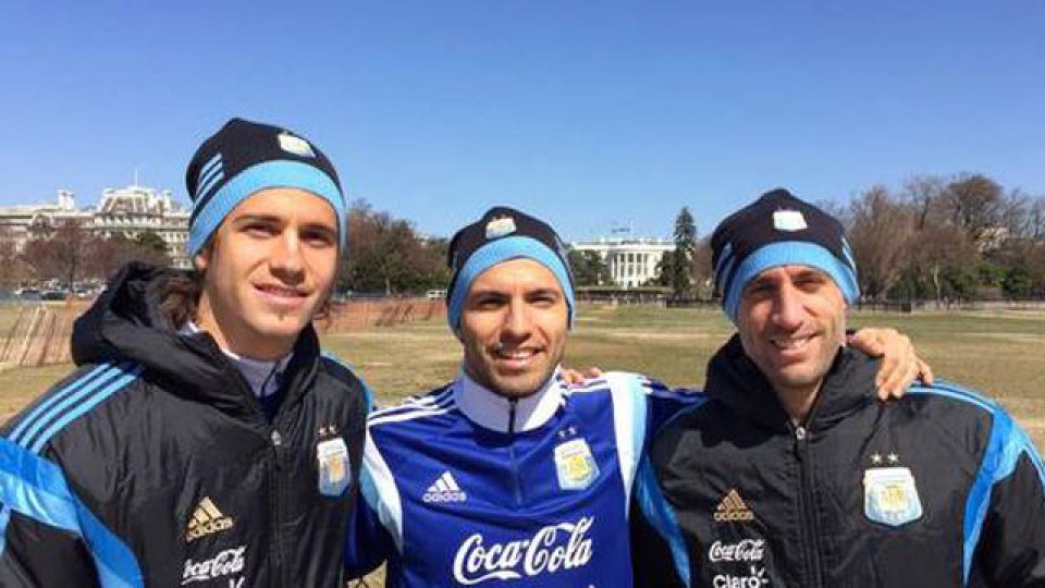 Orban, Ag&uuml;ero y Zabaleta, en Washington.