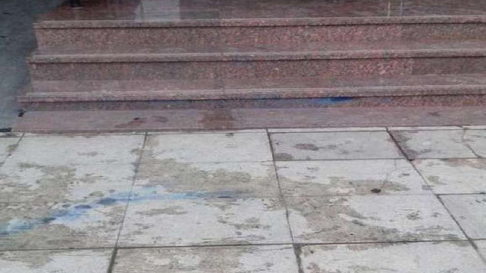 Así dejaron los hinchas de Racing en la sede de Independiente.