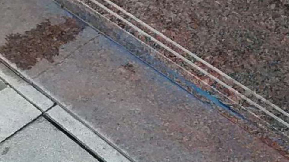 Así dejaron los hinchas de Racing en la sede de Independiente.