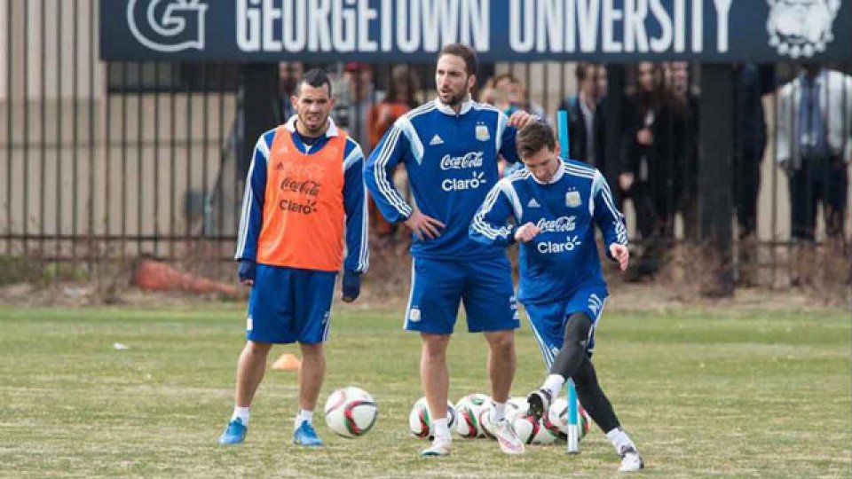 Tevez, Higuaín y Messi. Cracks.