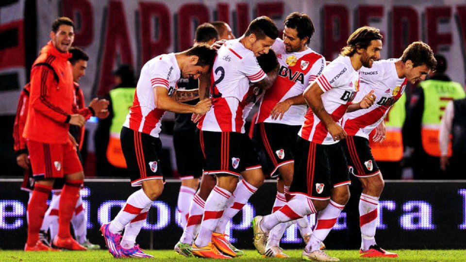 River le ganó a Sevilla y se quedó con la Euroamericana.