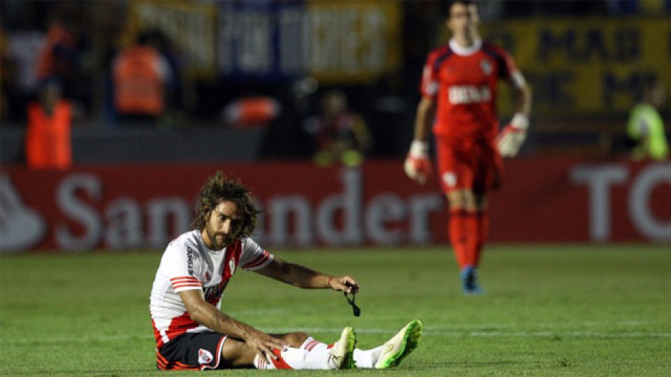 Leo fue reemplazado en el primer tiempo en el Choque ante Tigres por la Copa.