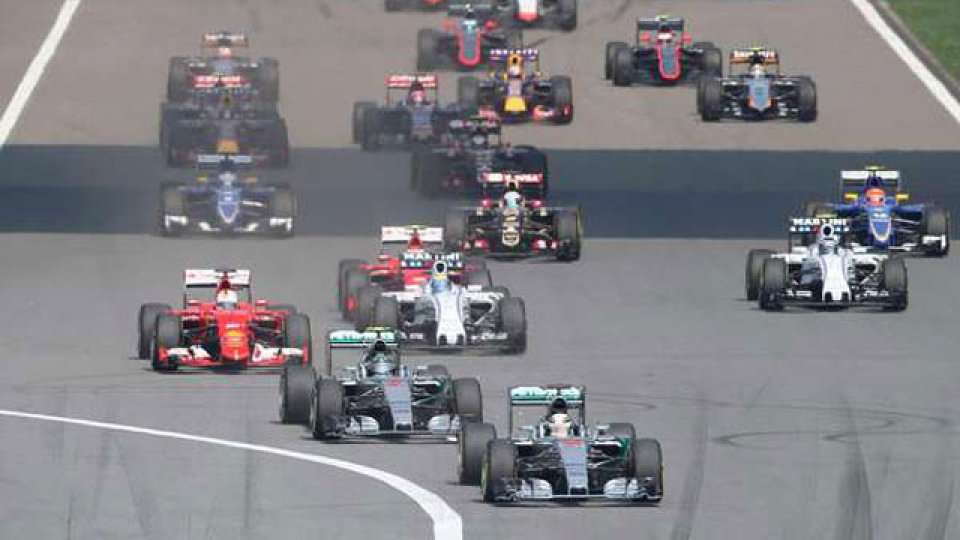 Lewis Hamilton celebra su triunfo en China.