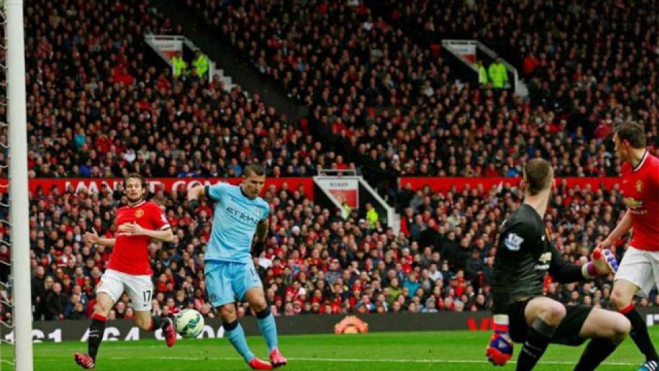 Fue victoria del United por 4-2 en el Old Trafford.