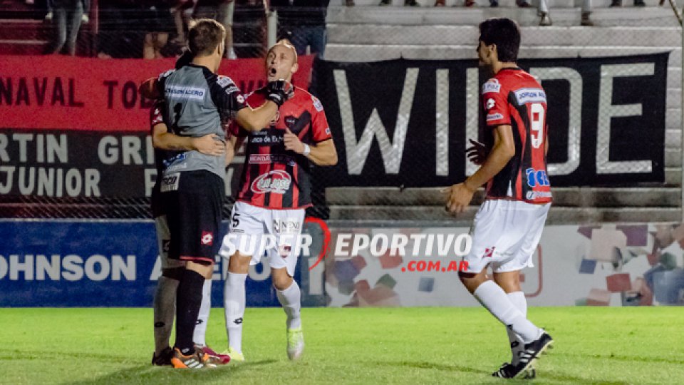 Bértoli marcó el primer gol de Patronato.