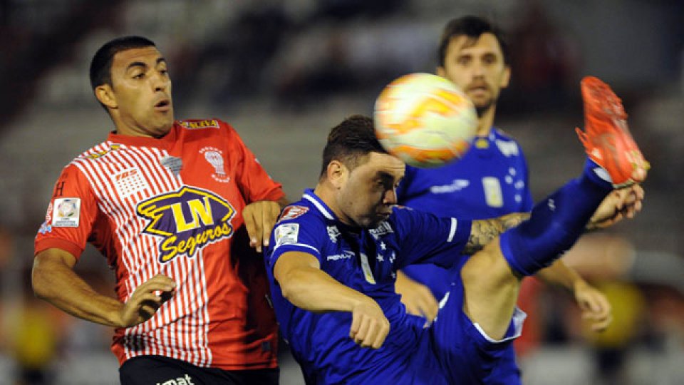 Huracán ganó y queda cerca de los octavos.