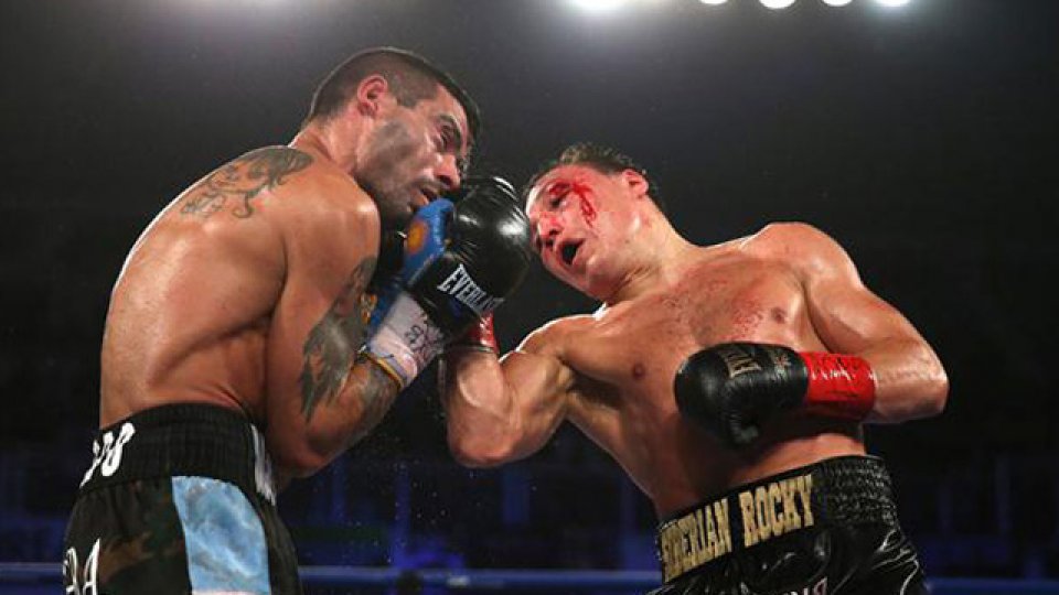 Rastros de la dura batalla entre Matthysse y Provodnikov.