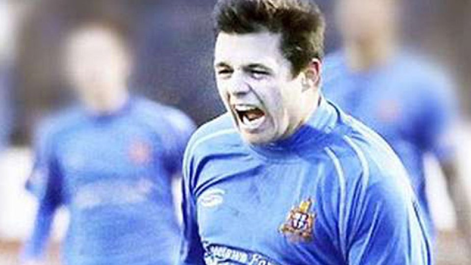 Mantuvo relaciones con una fan y decidieron expulsarlo del club.