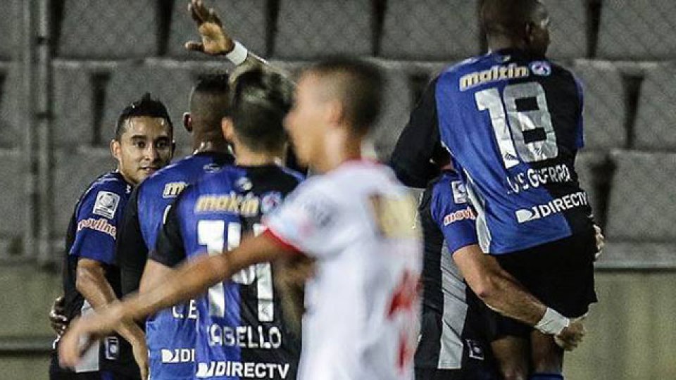 Hurac&aacute;n se despidi&oacute; de la Copa en una noche para el olvido.