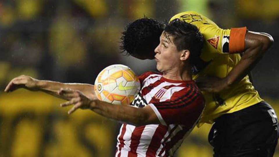 Estudiantes gan&oacute; y se meti&oacute; en octavos.