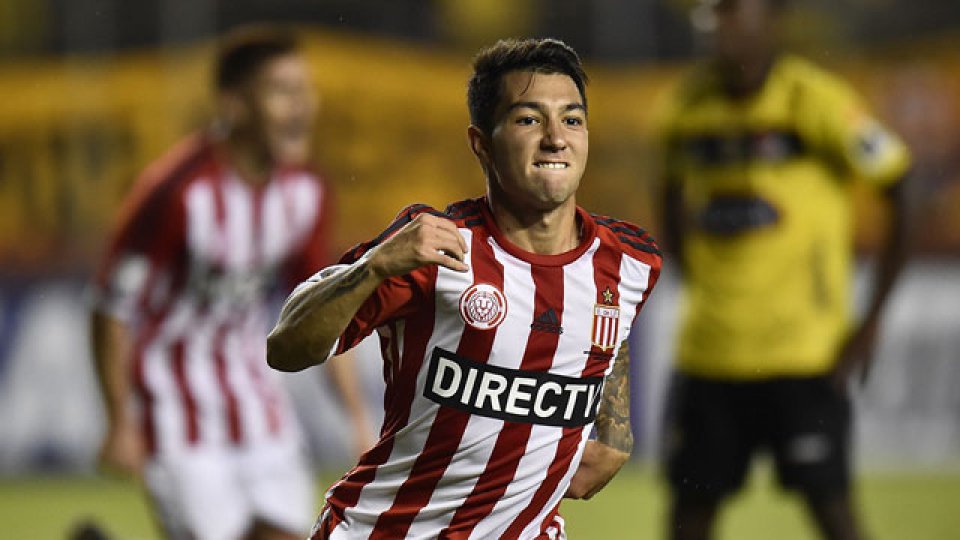 Estudiantes gan&oacute; y se meti&oacute; en octavos.