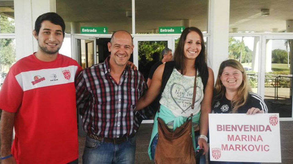 El arribo de la serbio Marina Markovic a Paraná.