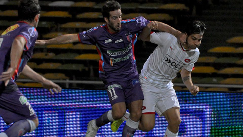 Independiente sufrió ante Alianza de Coronel Moldes y ganó por penales.