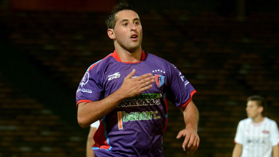 Independiente sufrió ante Alianza de Coronel Moldes y ganó por penales.