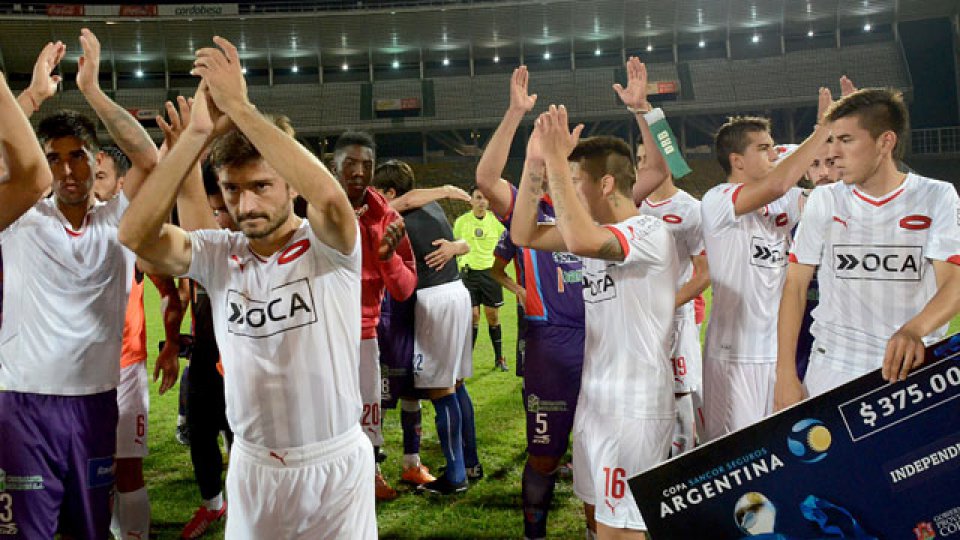 Independiente sufrió ante Alianza de Coronel Moldes y ganó por penales.