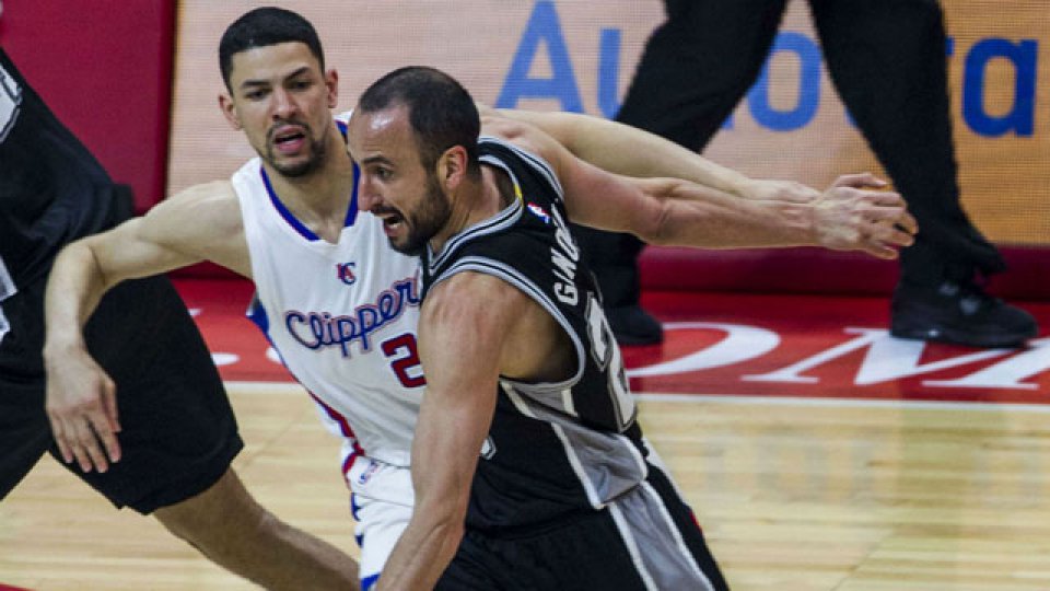 Manu tuvo un partido opaco y salió por acumulación de faltas.