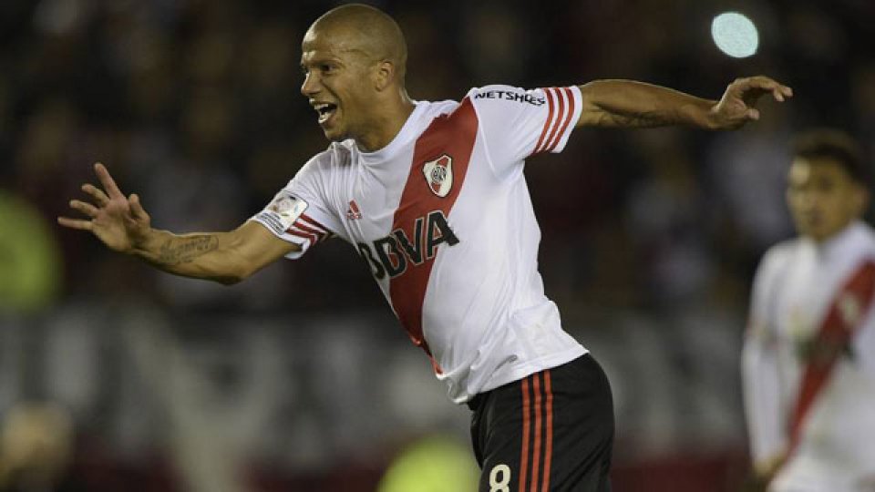 River sac&oacute; ventaja con un penal de S&aacute;nchez.