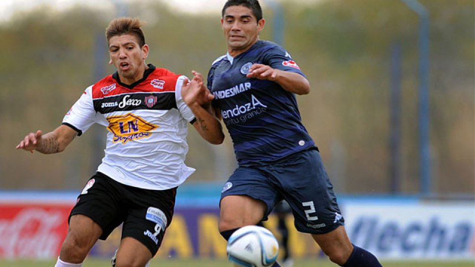 Chaca erró dos penales y empató contra Independiente Rivadavia 0 a 0.