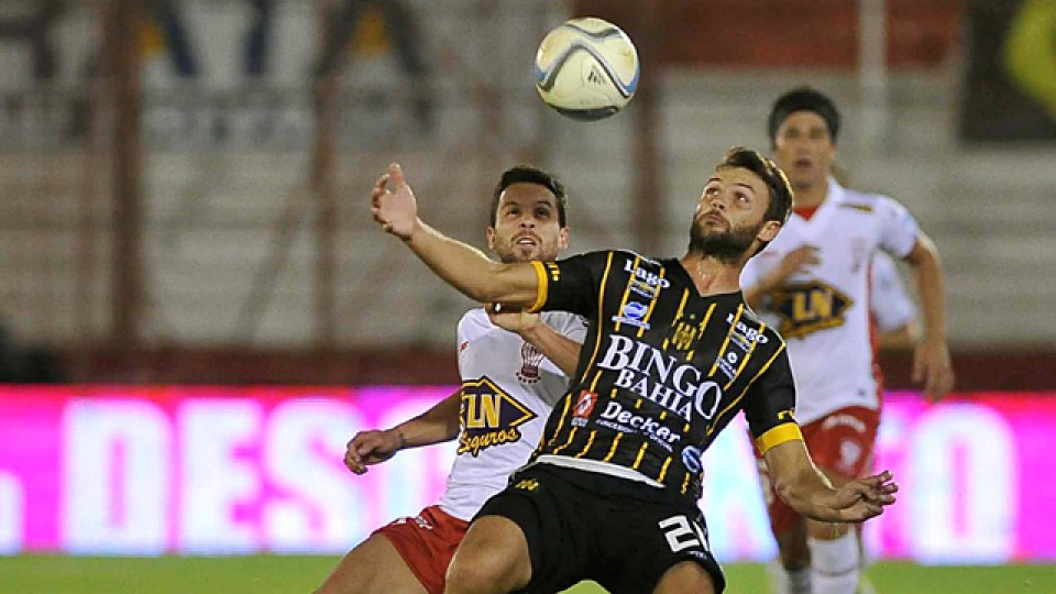 El Aurinegro logró su primera victoria en el torneo.