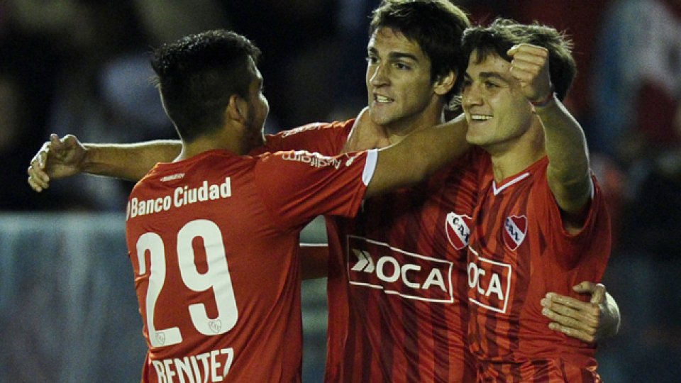 Independiente se puso en ventaja por el cabezazo de Albertengo.